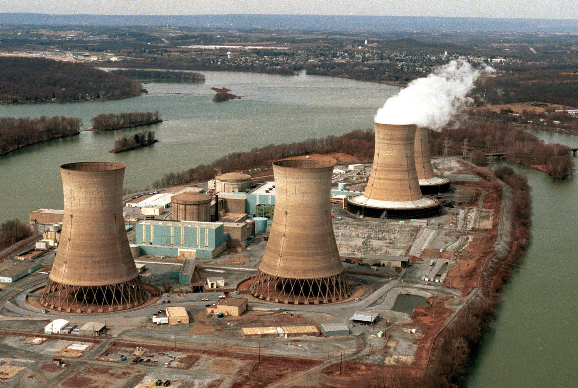 Elektrownia Three Mile Island. Źródło: https://www.thebalance.com/three-mile-island-nuclear-accident-facts-impact-today-3306337