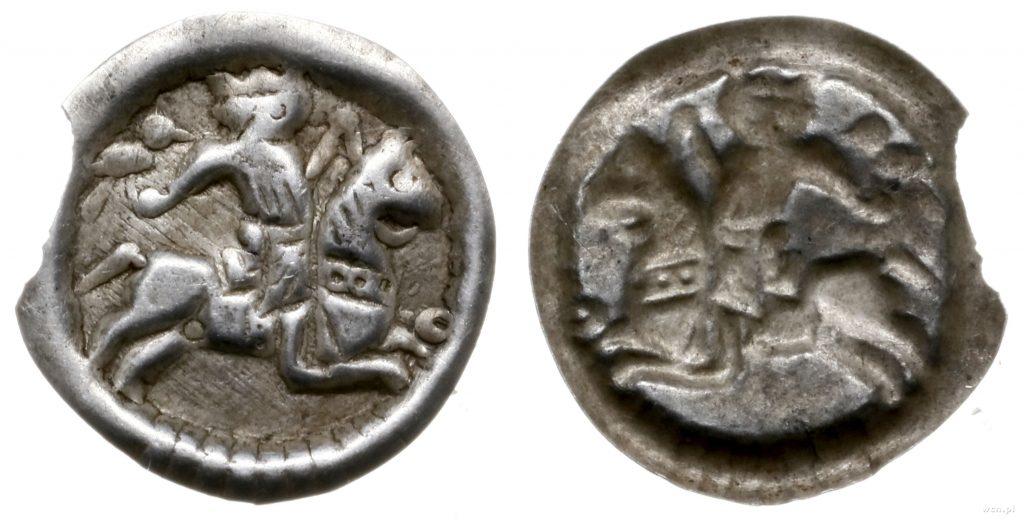 Węgierski Brakteat z I połowy XIII w. Około 12 mm i waga 0.16 g.